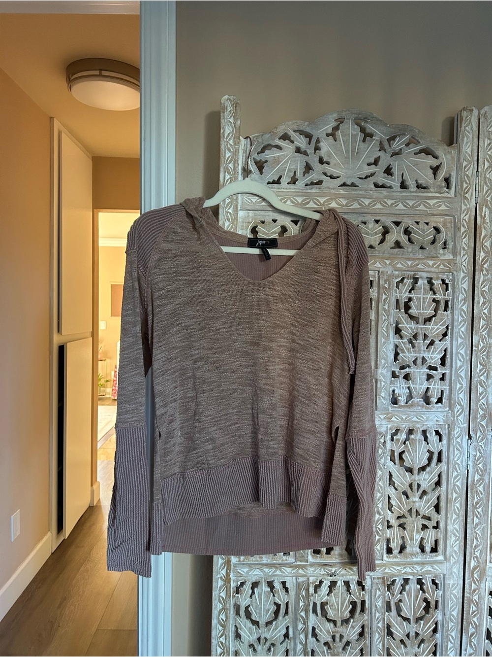 Cozy V-Neck Hooded Pullover in Dusty Mauve by Jupee